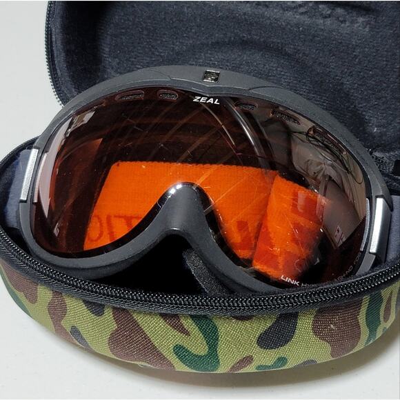 Zeal Optics Accessories - Zeal Optics Ski Goggles Link Hyper Flash No Fog Vented Orange Lens Hard Case